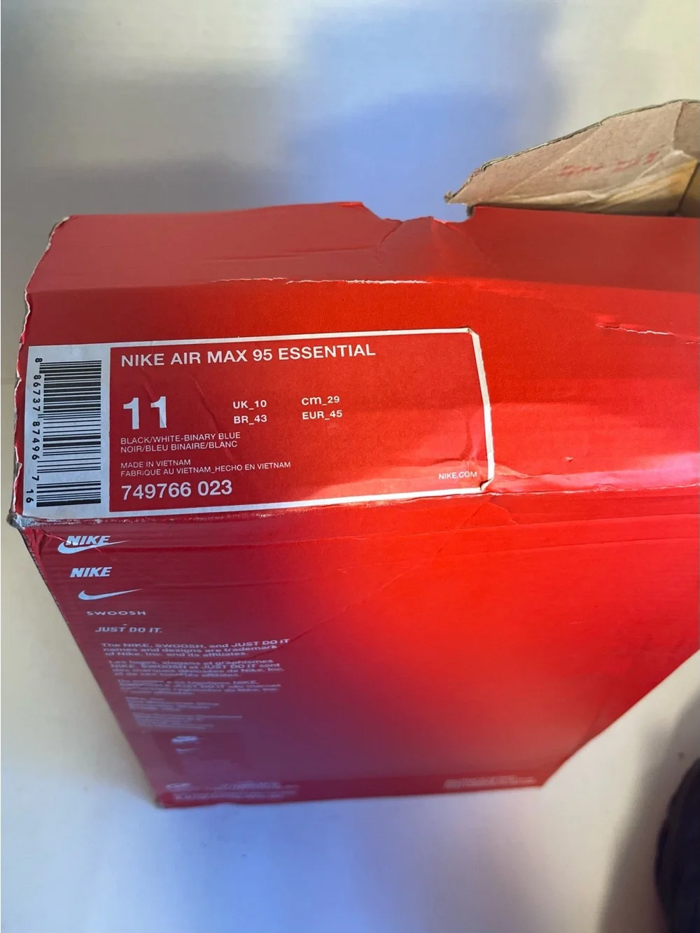 2017 Men's NIKE Air Max 95 Essential Retro Sneakers - Size 11 #749766-023